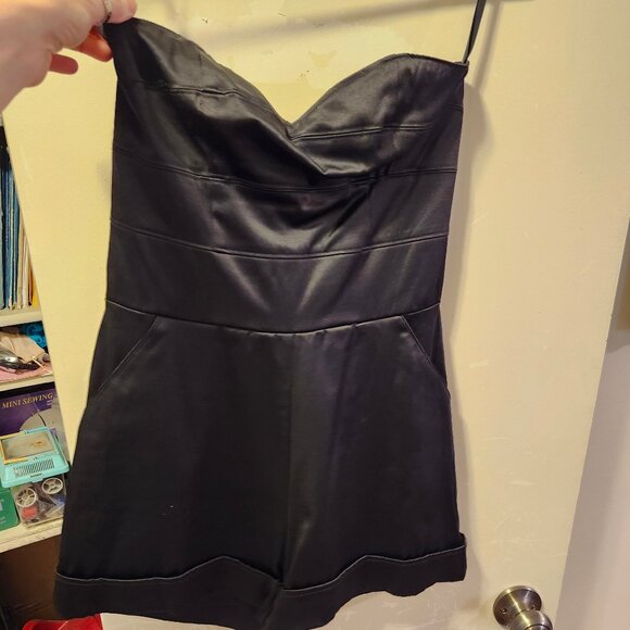 GORGEOUS, FUN, AND SEXY BLACK STRAPLESS SHORTS ROMPER! - Picture 7 of 9